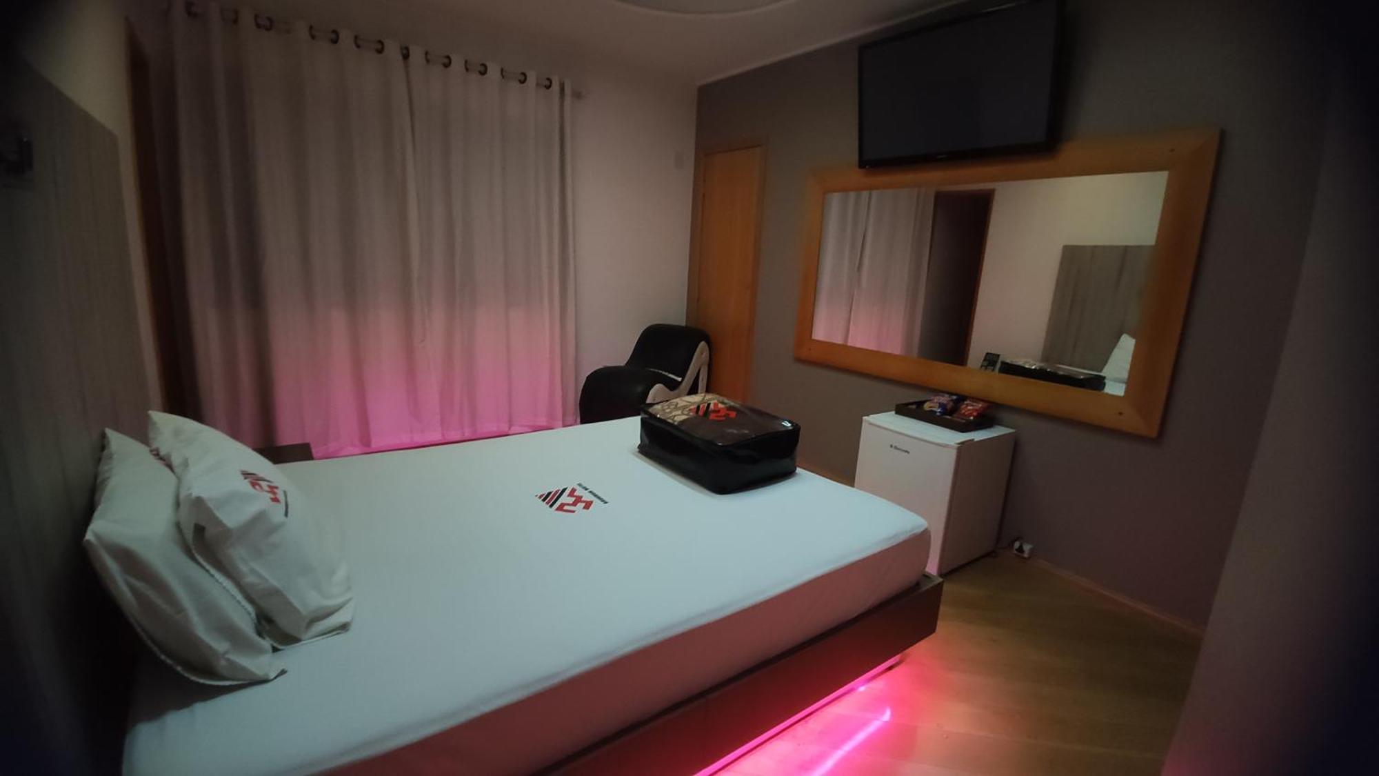 Bruhmom Motel Валиньюс Экстерьер фото